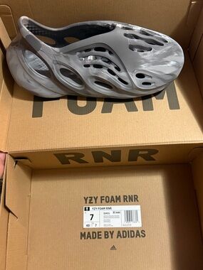 Yeezy Foam RNR Marbled Gray/White Slip-On